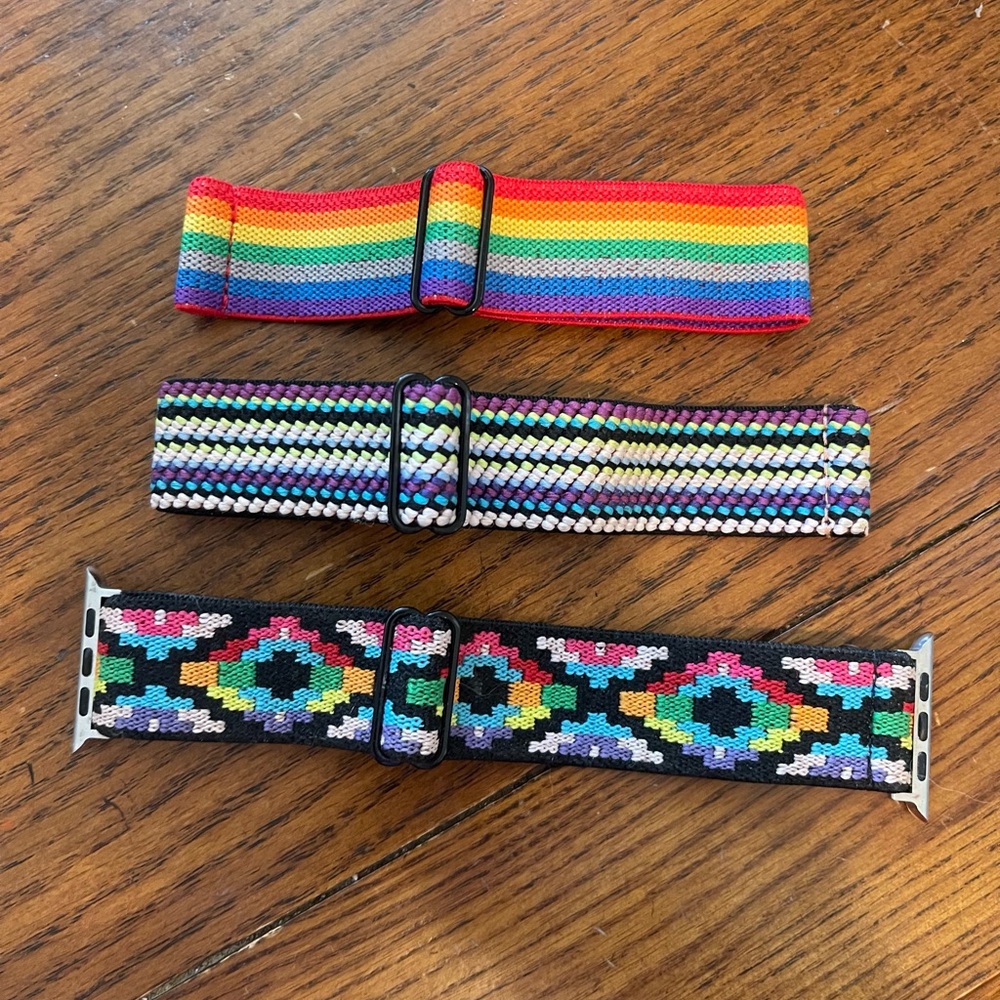 🍎NWOT Interchangeable Adjustable Apple Watch Wristbands. Comes with box
LOT OF 3